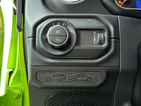 New 2025 Jeep Gladiator Sport image 24