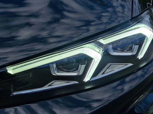 Certified 2025 BMW 330i xDrive Sedan w/ M Sport Package image 10