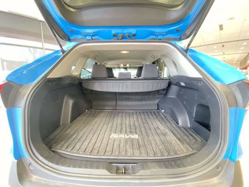 Used 2021 Toyota RAV4 LE AWD/4WD image 25