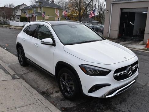Used 2025 Mercedes-Benz GLA 250 4MATIC image 4