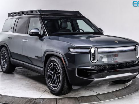 Used 2025 Rivian R1S Adventure image 1