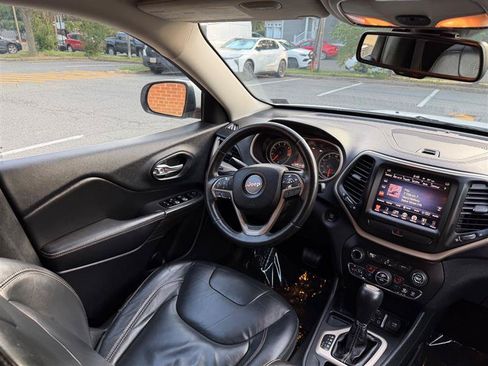 Used 2016 Jeep Cherokee Limited FWD image 31
