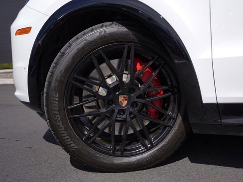 Used 2025 Porsche Cayenne GTS image 8