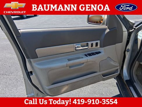 Used 2004 Lincoln LS RWD image 11