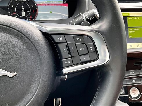 Used 2019 Jaguar F-PACE Portfolio image 21