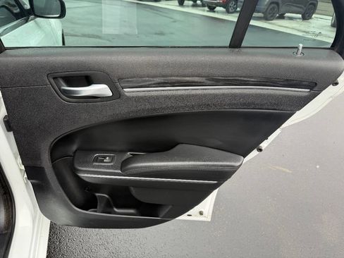 Used 2016 Chrysler 300 Limited image 26