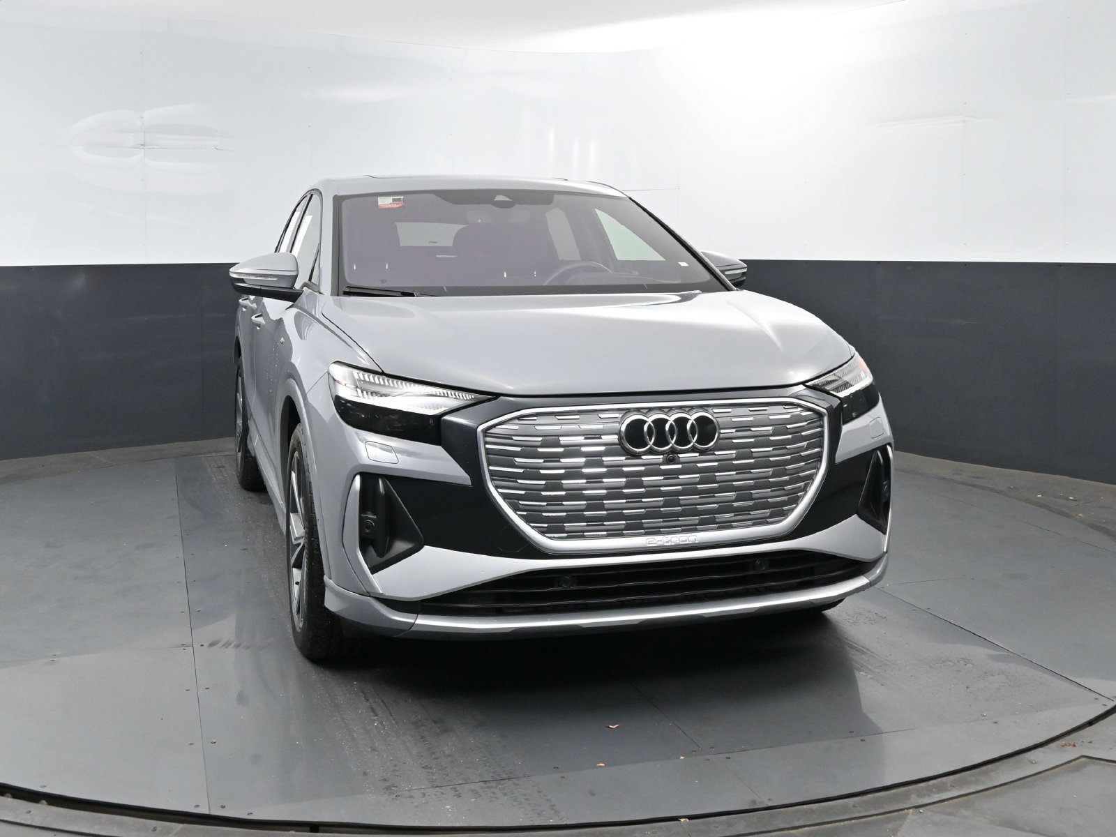 Used 2024 Audi Q4 e-tron Prestige AWD/4WD image 2