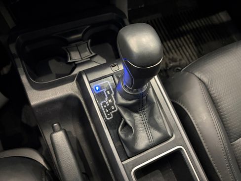 Used 2023 Toyota Tacoma TRD Off-Road w/ TRD Premium Off Road Package AWD/4WD image 19