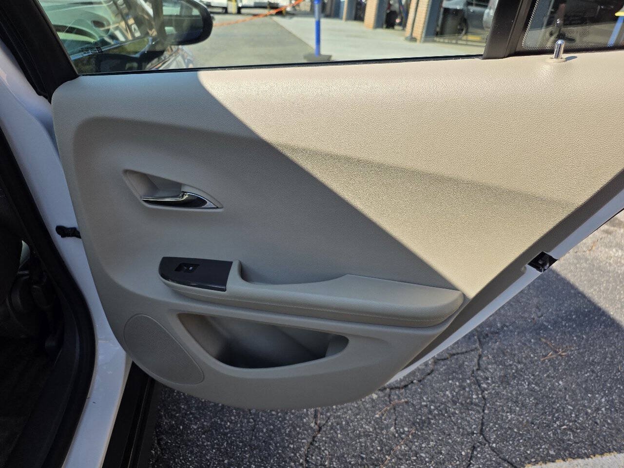 Used 2013 Chevrolet Volt w/ Enhanced Safety Package 2 FWD image 26