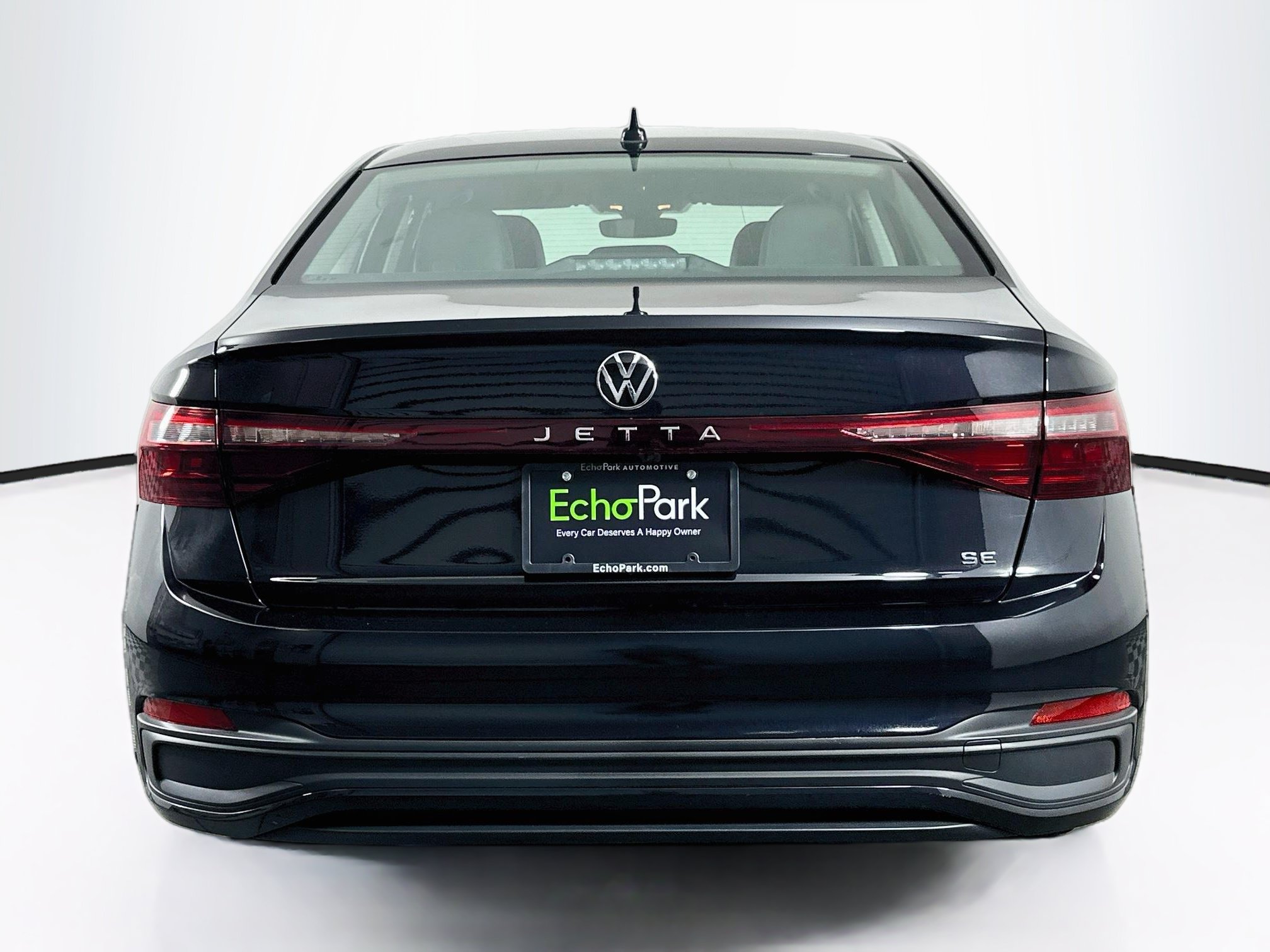 Used 2025 Volkswagen Jetta SE FWD image 7