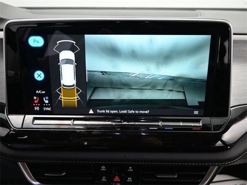 Used 2025 Volkswagen Atlas Cross Sport SE image 18