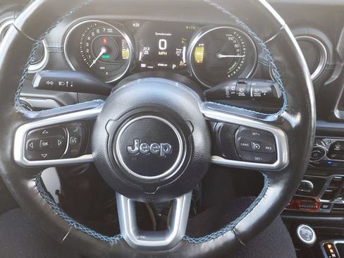 Used 2022 Jeep Wrangler Unlimited Rubicon 4xe w/ Cold Weather Group AWD/4WD image 20