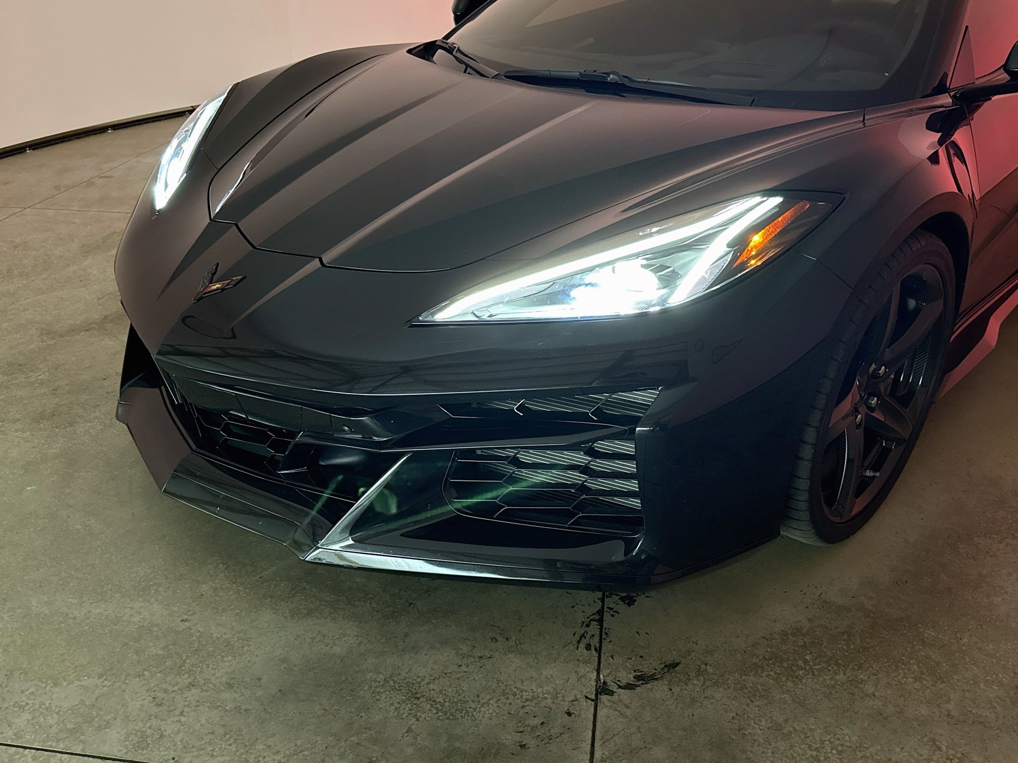 Used 2024 Chevrolet Corvette Z06 RWD image 32