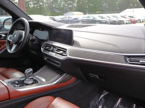 Used 2020 BMW X7 M50i AWD/4WD image 25