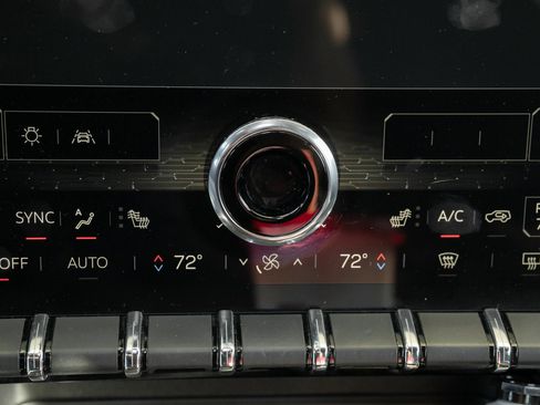 Used 2025 GMC Acadia Elevation image 40