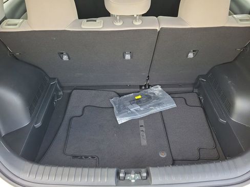 Used 2025 Kia Soul LX w/ LX Technology Package FWD image 7