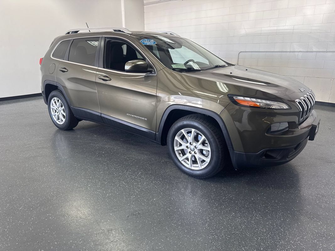 Used 2015 Jeep Cherokee Latitude AWD/4WD image 2