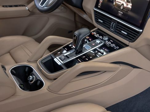 Used 2020 Porsche Cayenne image 56