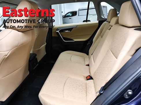 Used 2022 Toyota RAV4 XLE AWD/4WD image 21