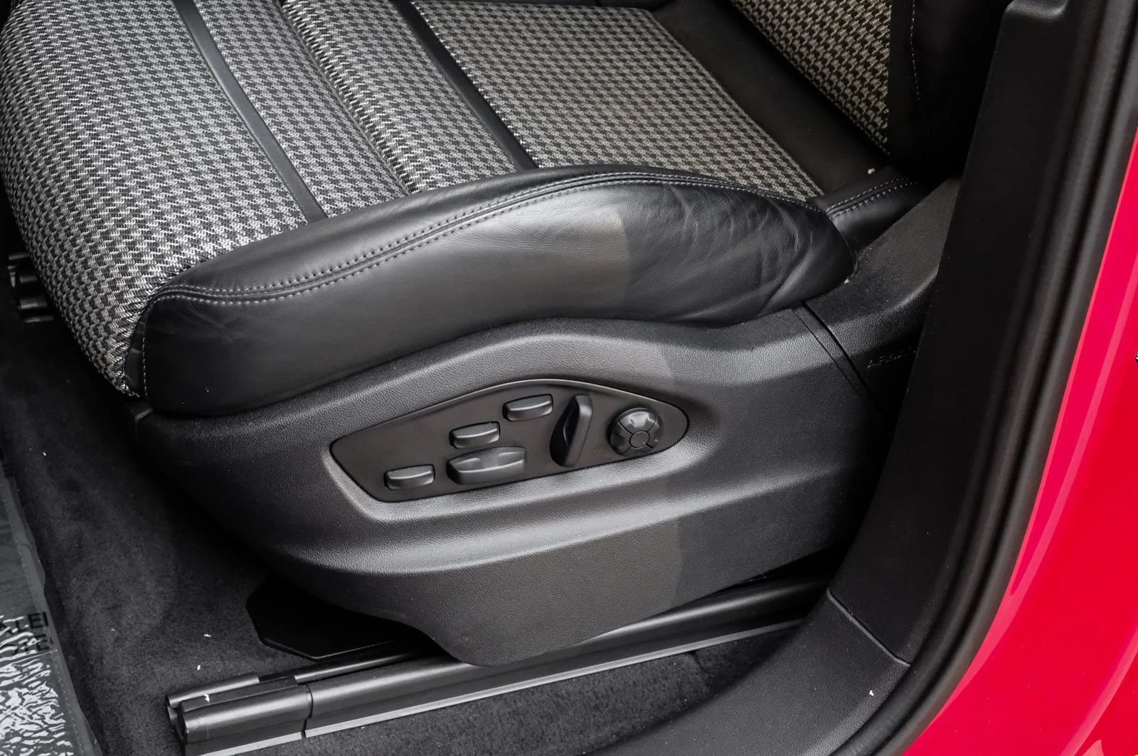 Used 2022 Porsche Cayenne GTS AWD/4WD image 36