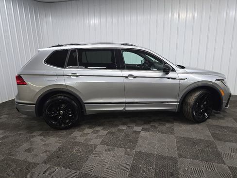 Used 2023 Volkswagen Tiguan SE R-Line AWD/4WD image 2