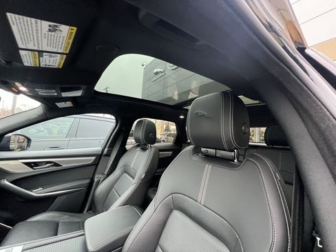 Certified 2023 Jaguar F-PACE R-Dynamic S image 17