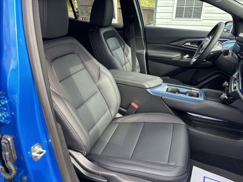 New 2026 Chevrolet Equinox EV LT image 23