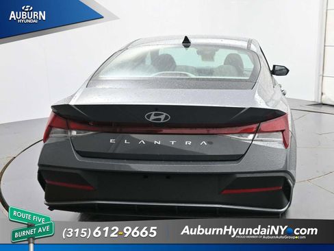New 2026 Hyundai Elantra SE FWD image 3
