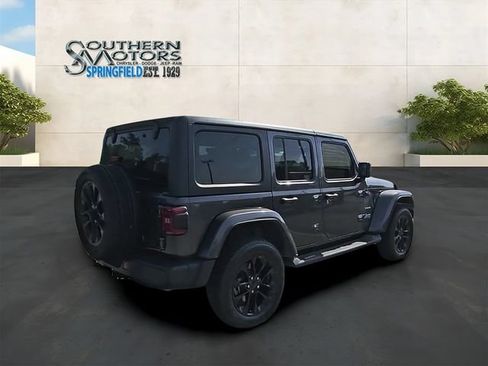 Used 2021 Jeep Wrangler Unlimited Sahara w/ Dual Top Group AWD/4WD image 31