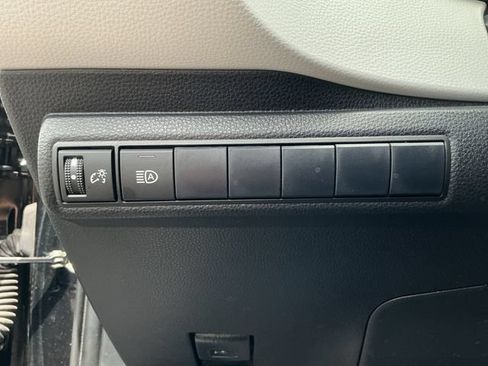 Used 2021 Toyota Corolla SE w/ SE Preferred Package FWD image 27