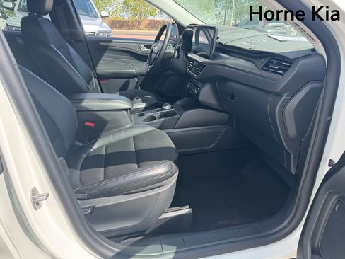 Used 2025 Ford Escape SE FWD image 28