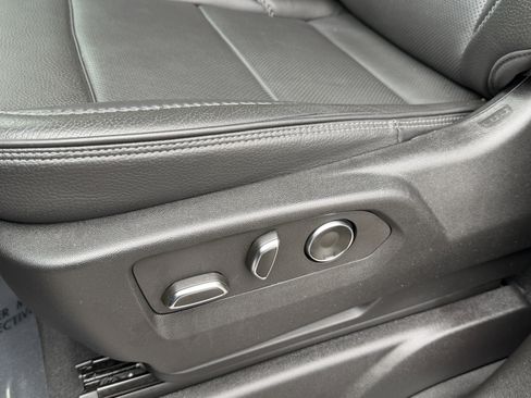 Used 2024 GMC Yukon XL Denali w/ Advanced Technology Package image 16