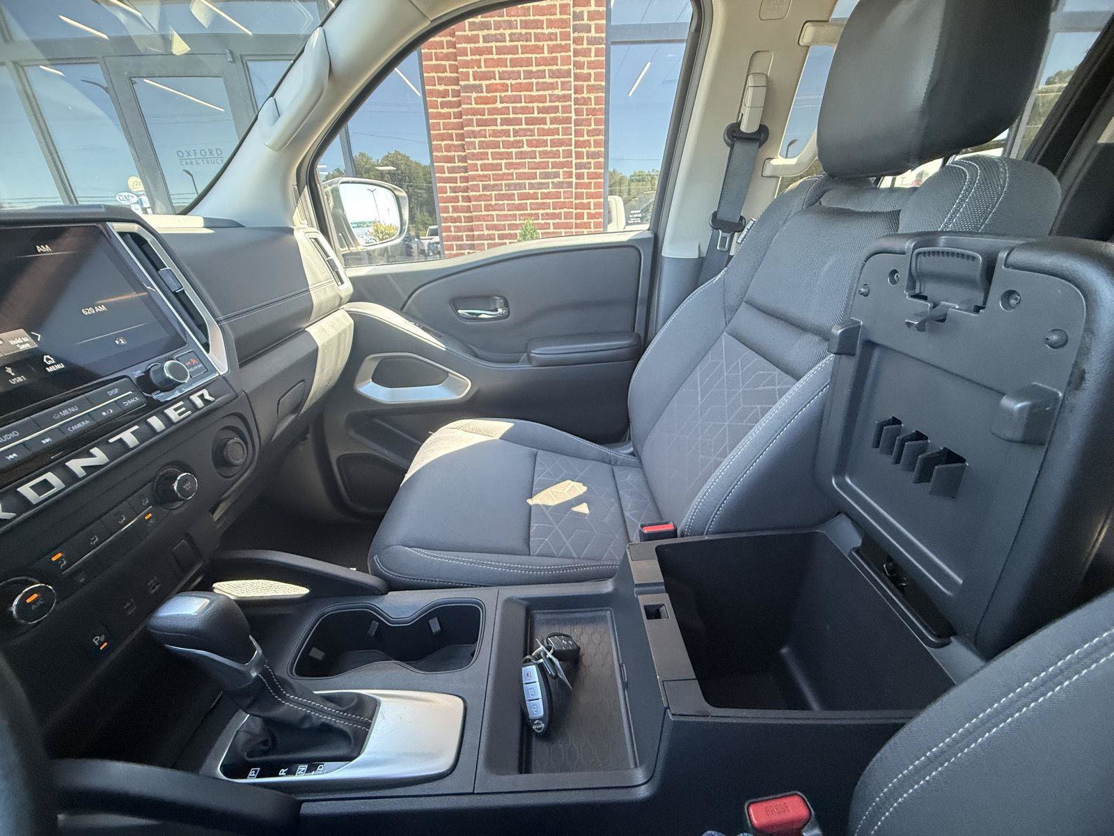 Used 2025 Nissan Frontier SV AWD/4WD image 8