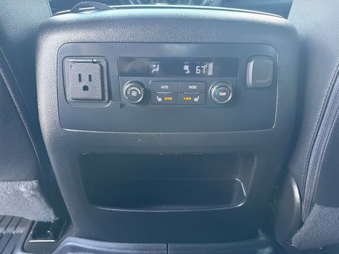 Used 2018 Chevrolet Tahoe Premier AWD/4WD image 15