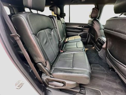 Used 2023 Jeep Wagoneer L Series II AWD/4WD image 31