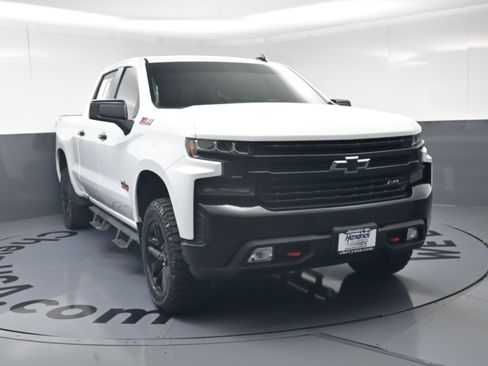 Used 2021 Chevrolet Silverado 1500 LT Trail Boss w/ Convenience Package II AWD/4WD image 3