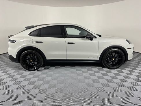 Certified 2024 Porsche Cayenne Turbo GT AWD/4WD image 11