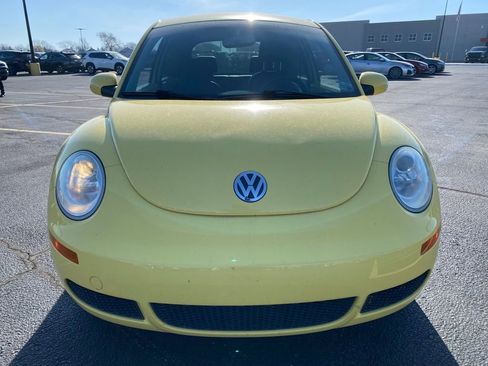 Used 2010 Volkswagen Beetle Coupe image 3