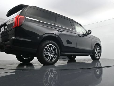Certified 2025 Ford Expedition Active AWD/4WD image 35