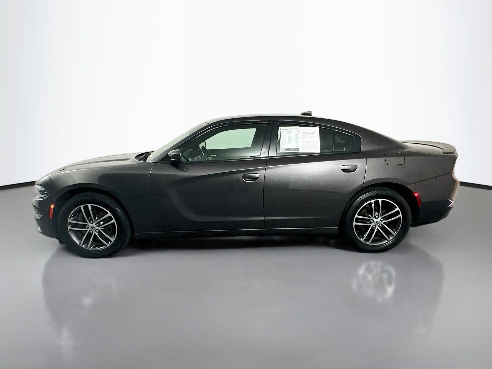 Used 2019 Dodge Charger SXT AWD/4WD image 4