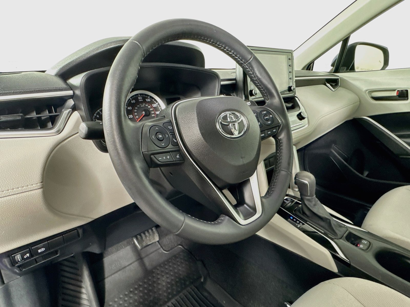 Certified 2022 Toyota Corolla Cross LE AWD/4WD image 11