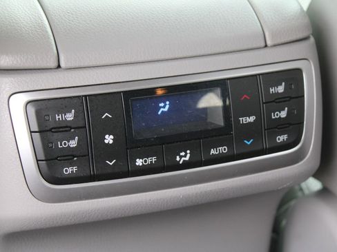 Used 2019 Toyota Highlander Limited Platinum FWD image 27
