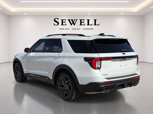 Used 2025 Ford Explorer ST w/ Sun And Sound Package AWD/4WD image 5
