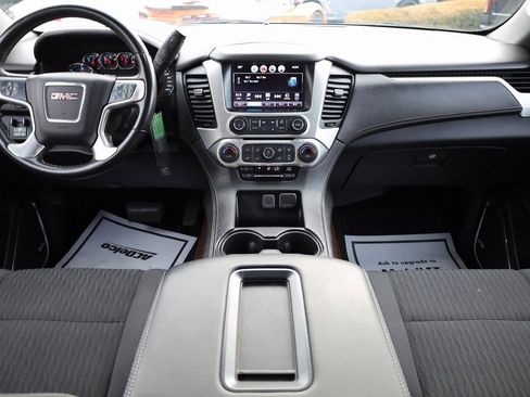 Used 2017 GMC Yukon XL SLE w/ SLE Value Package image 19