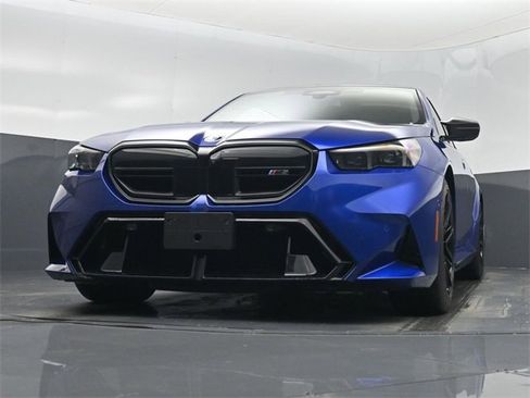 Used 2025 BMW M5 w/ Carbon Package image 63