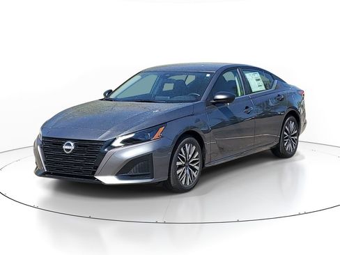 New 2026 Nissan Altima 2.5 SV FWD image 2