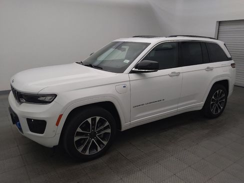 Used 2022 Jeep Grand Cherokee Overland w/ Luxury Tech Group IV AWD/4WD image 2