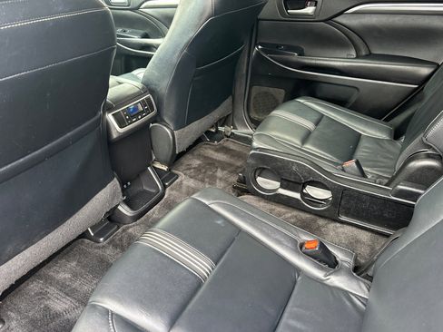 Used 2017 Toyota Highlander XLE image 27