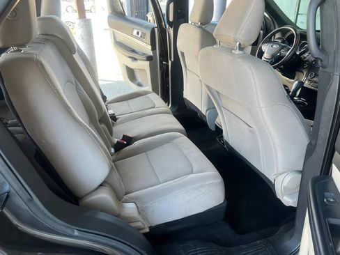 Used 2019 Ford Explorer XLT w/ Equipment Group 201A FWD image 17