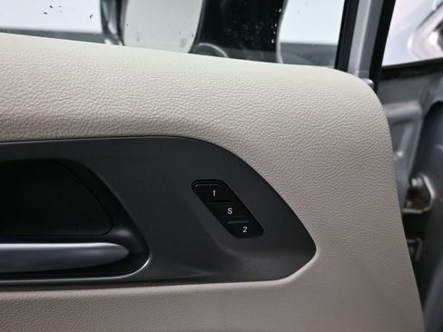 Used 2024 Chrysler Pacifica Limited FWD image 30